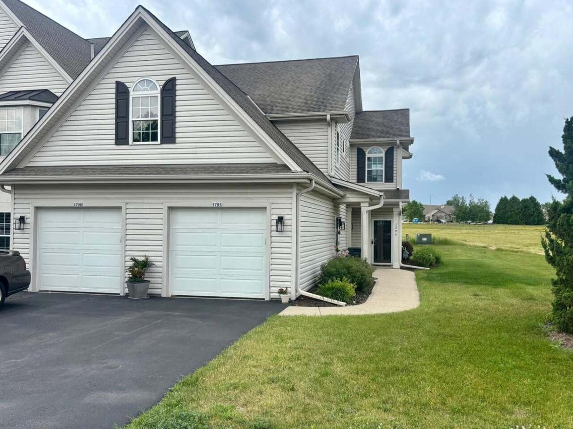 1795 Woodland Way, Slinger, WI 53086