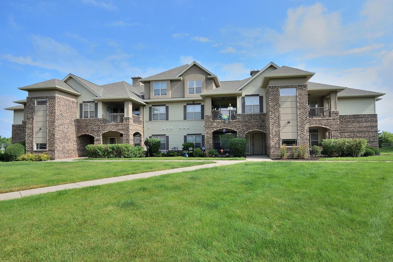 2933 W Drexel Ave #509, Franklin, WI 53132