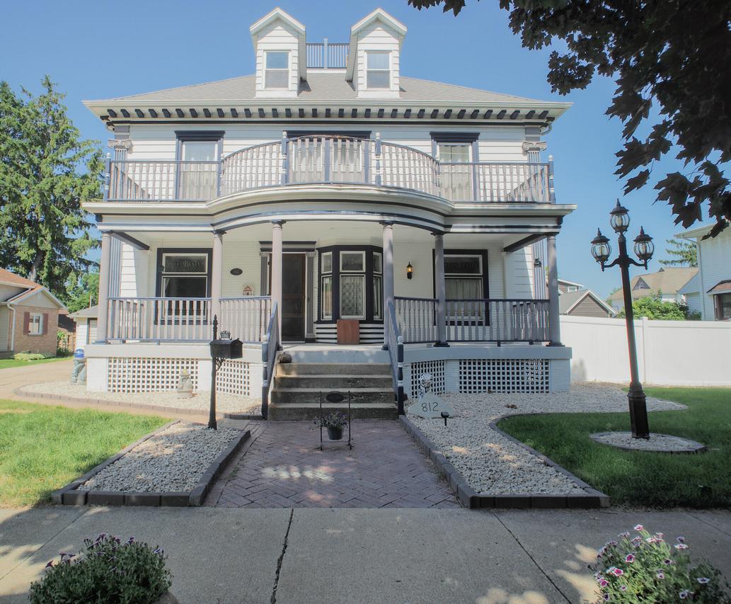 812 S 7th St, Watertown, WI 53094
