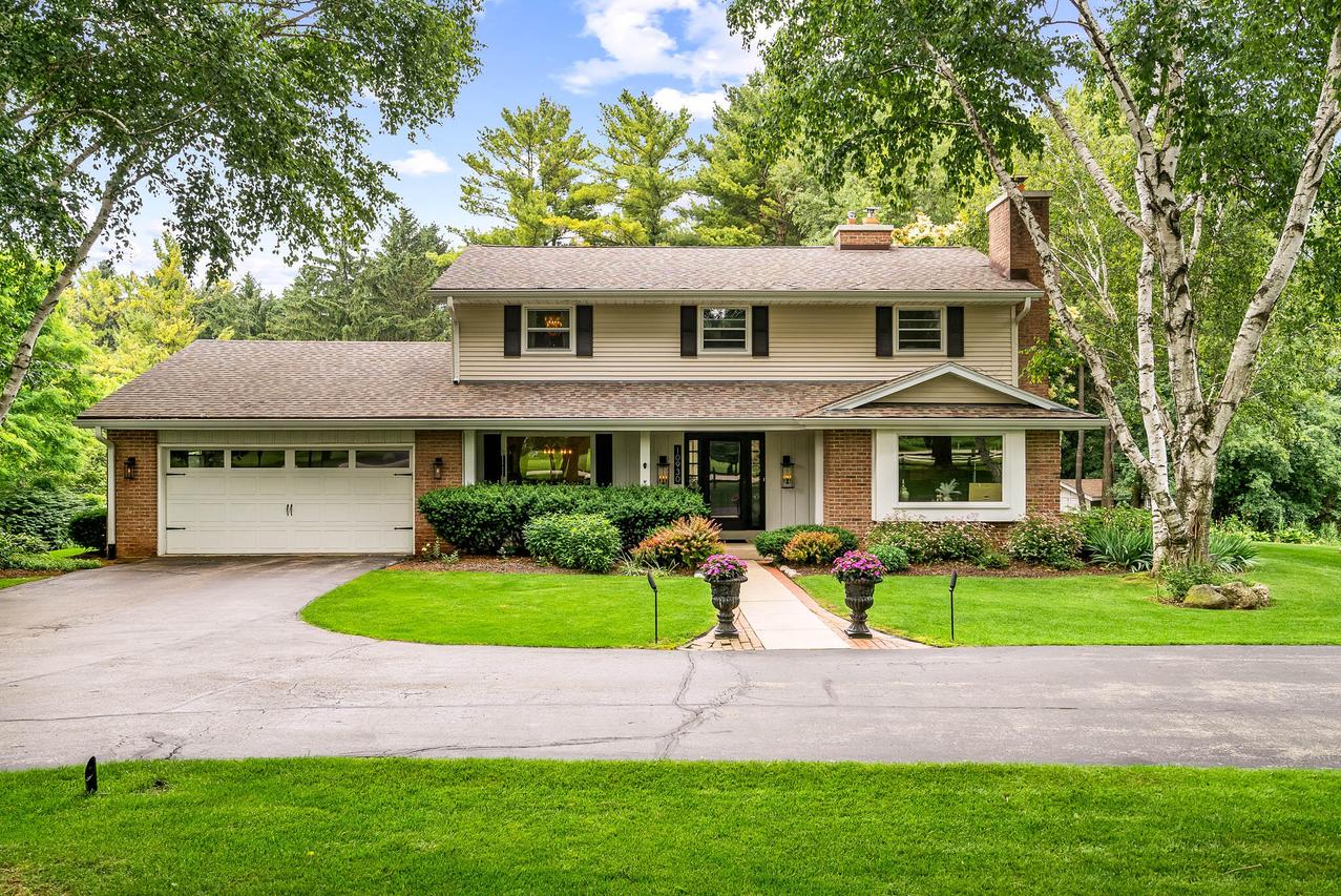 10930 Hidden Valley, Cedarburg, WI 53012