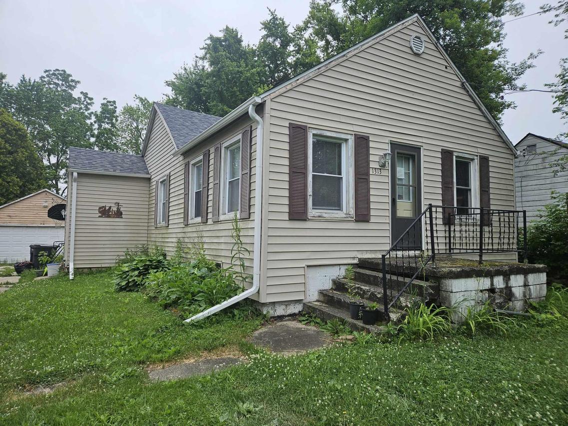 1313 Summerset Dr, Mount Pleasant, WI 53406