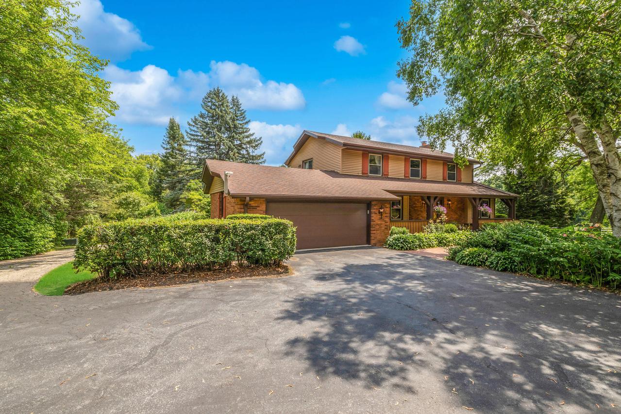 10524 N O'connell Ln, Mequon, WI 53097