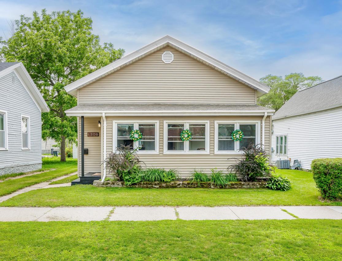 1308 Redfield St, La Crosse, WI 54601