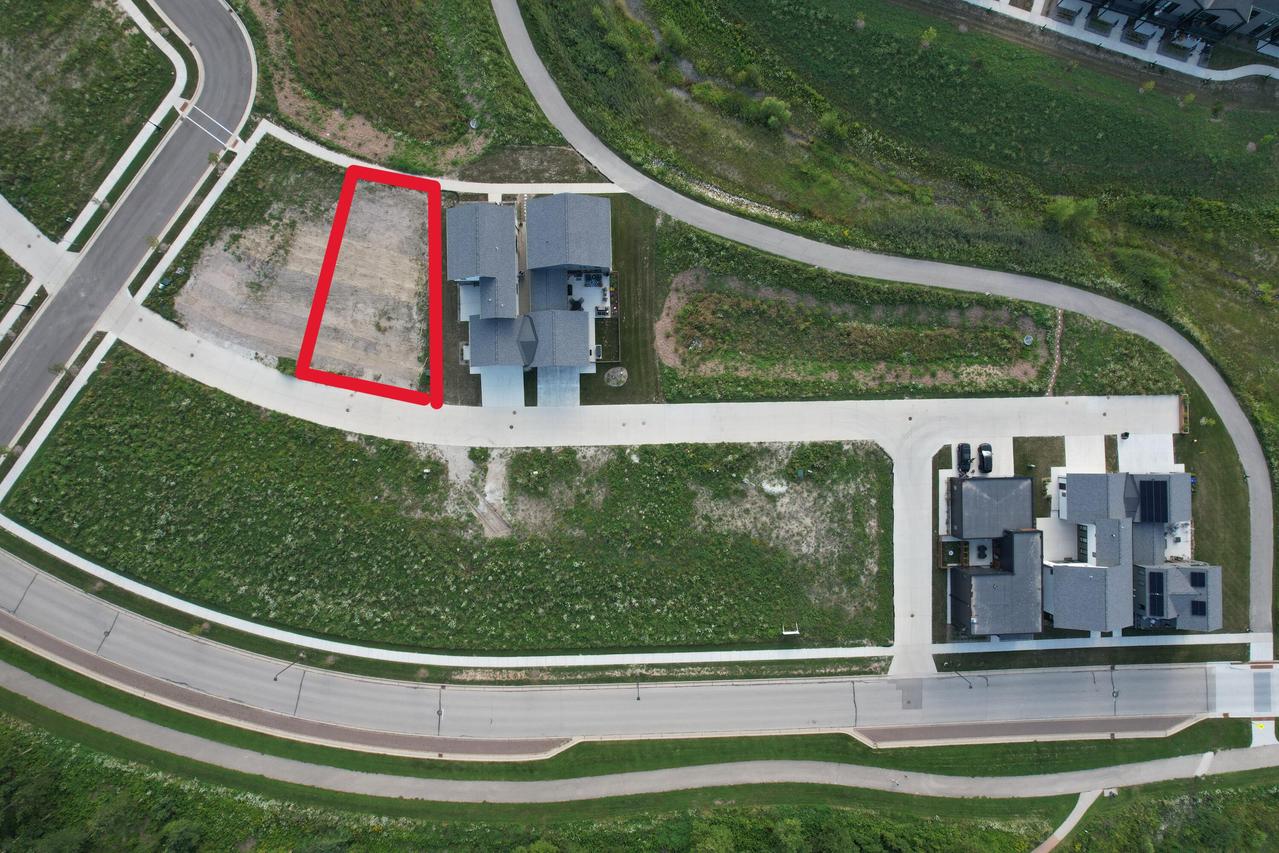 9411 S Cypress Pl #13002, Oak Creek, WI 53154