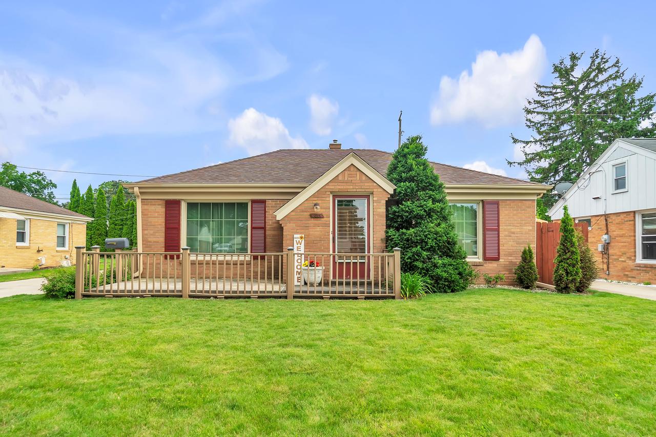 815 Willmor St, Racine, WI 53402