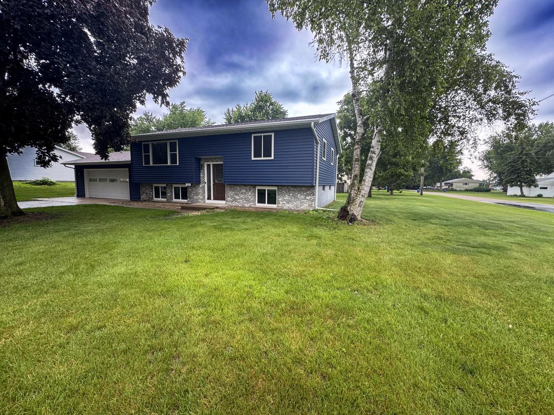 201 Church Dr, Campbell, WI 54603