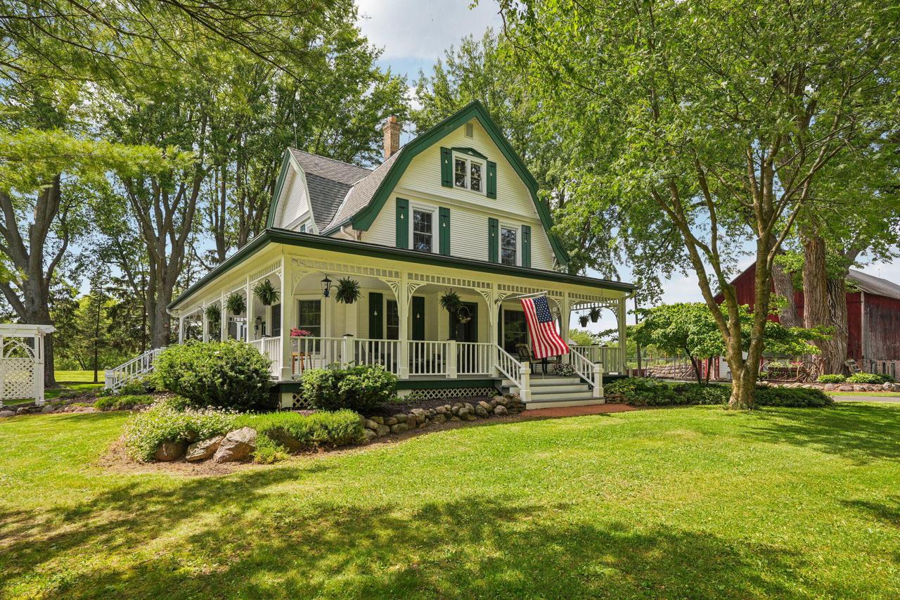 1575 Covered Bridge, Cedarburg, WI 53012
