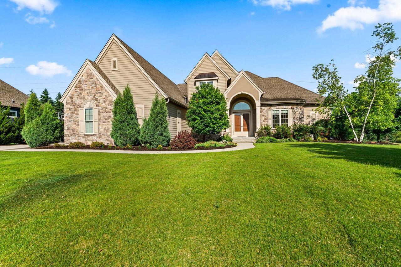 4690 Bradon Trl, Brookfield, WI 53045