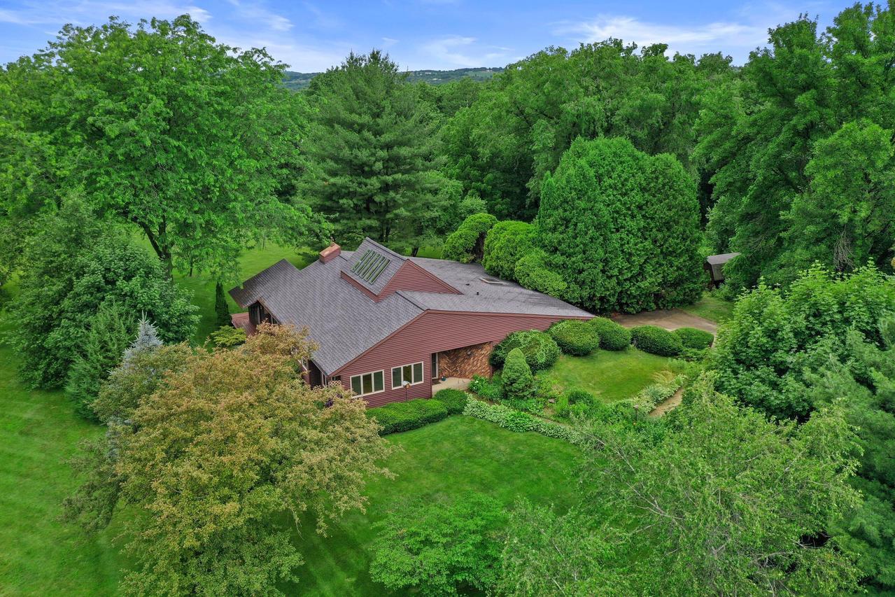 5110 Sunrise Ridge, Springfield, WI 53562