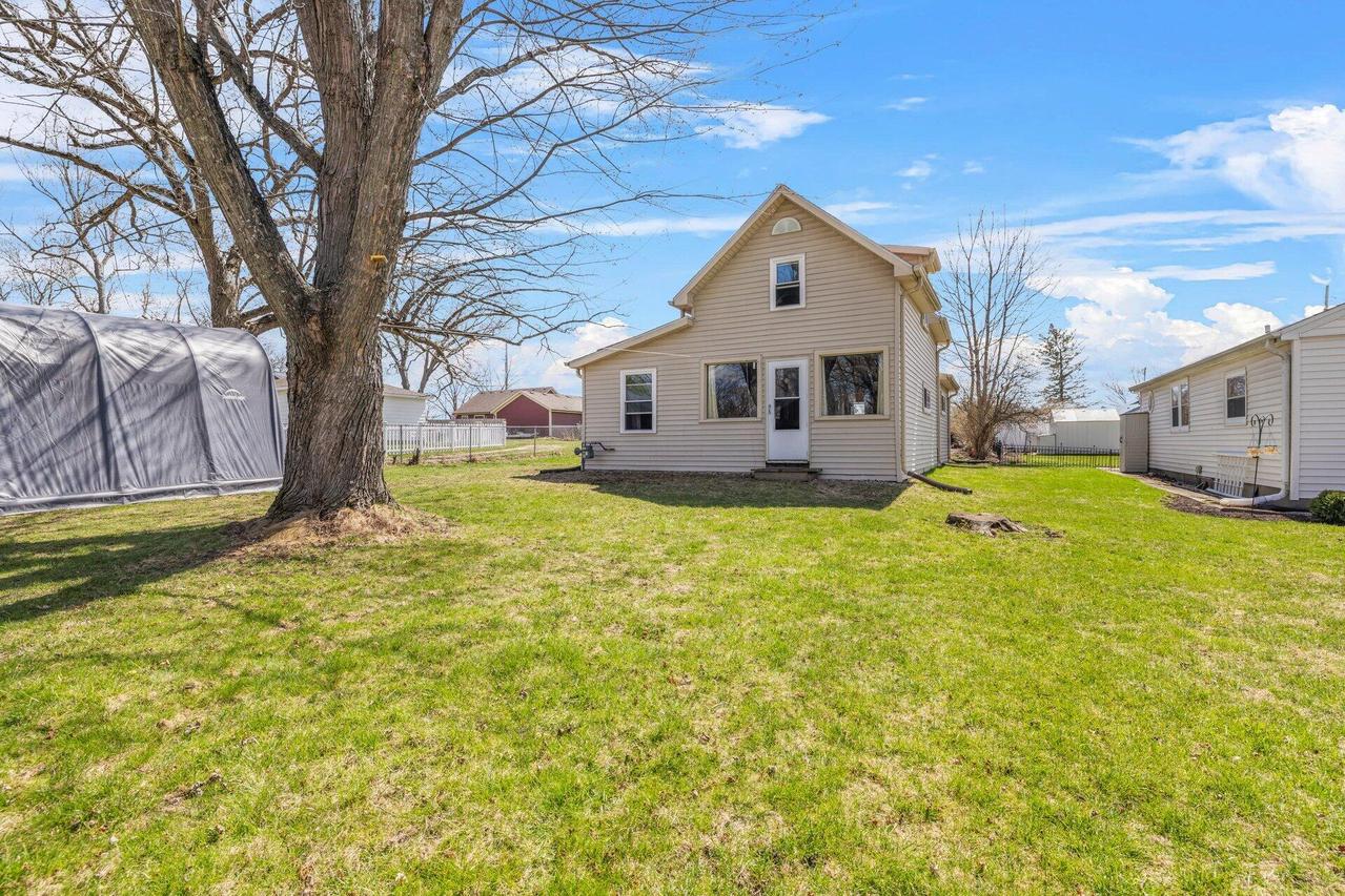 N20W28400 Oakton Rd, Delafield, WI 53072