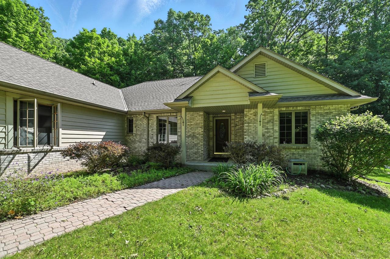 520 Bayberry Ln, Slinger, WI 53086