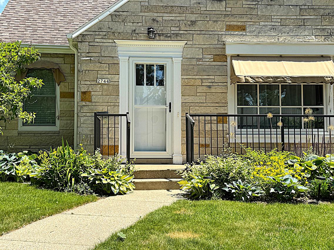 2744 N Lefeber Ave, Wauwatosa, WI 53210
