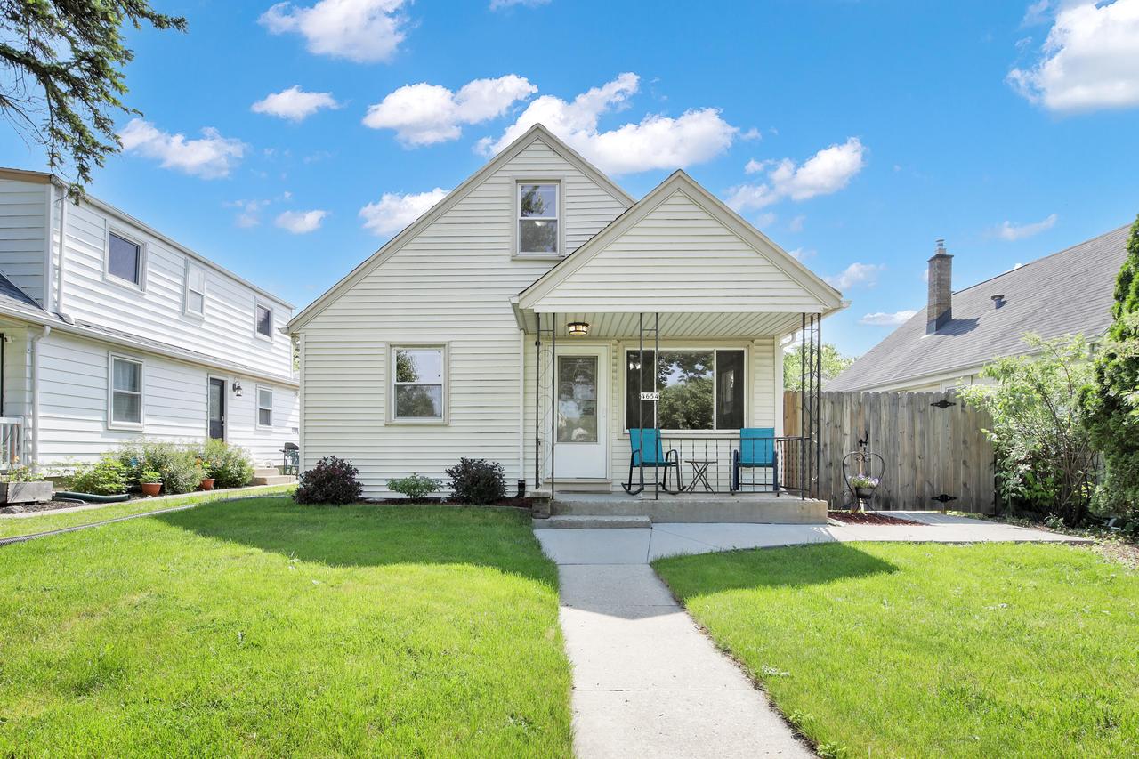 4654 S 47th St, Greenfield, WI 53220