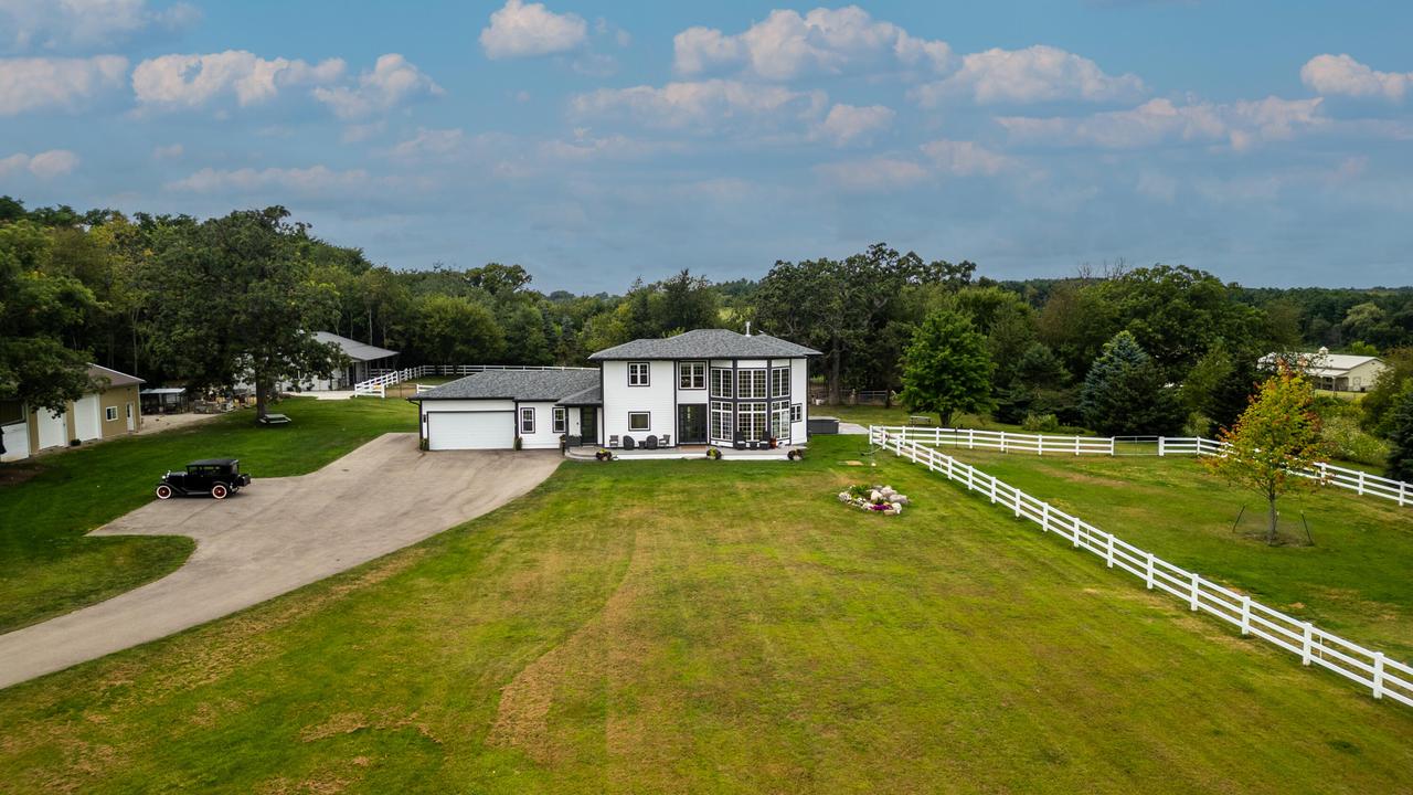 W1940 County Road D -, Spring Prairie, WI 53105
