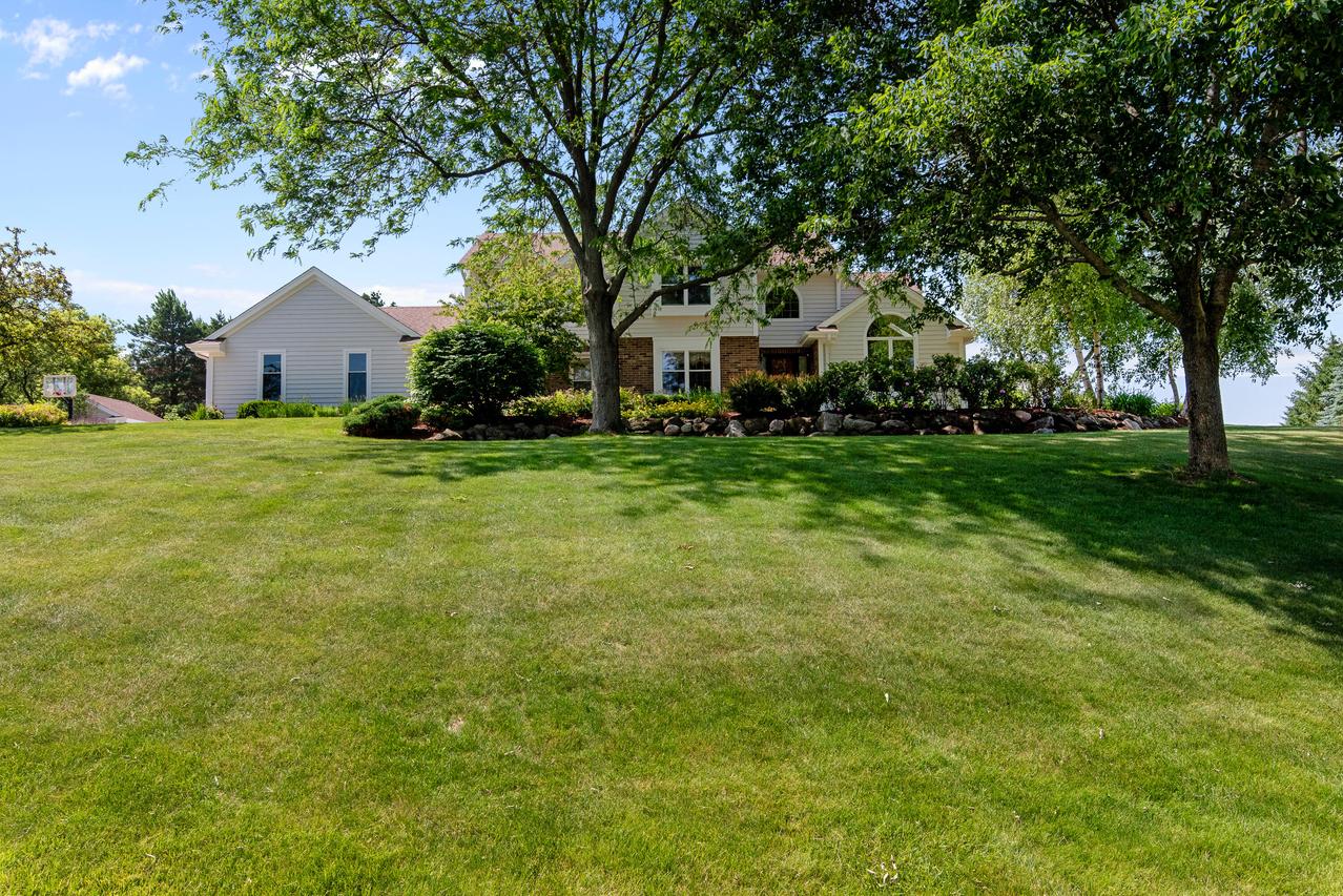 1948 Field Cliffe Dr, Richfield, WI 53076