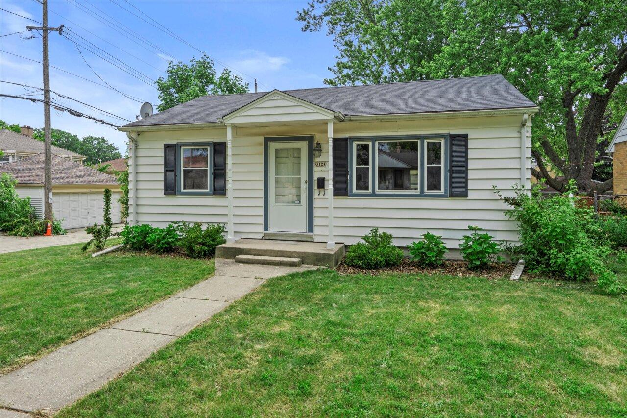 3121 N 93rd St, Milwaukee, WI 53222