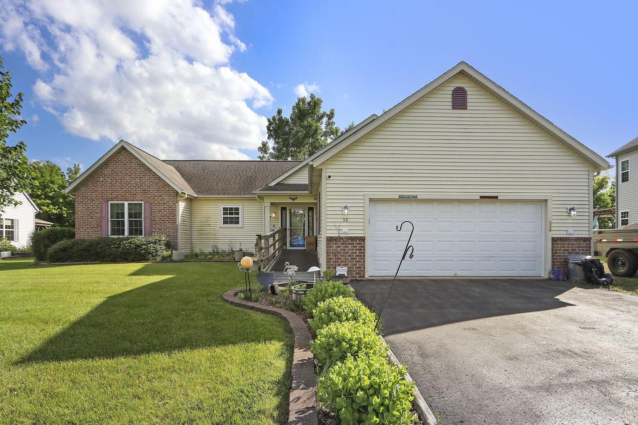 30 W Sedgemeadow St, Elkhorn, WI 53121