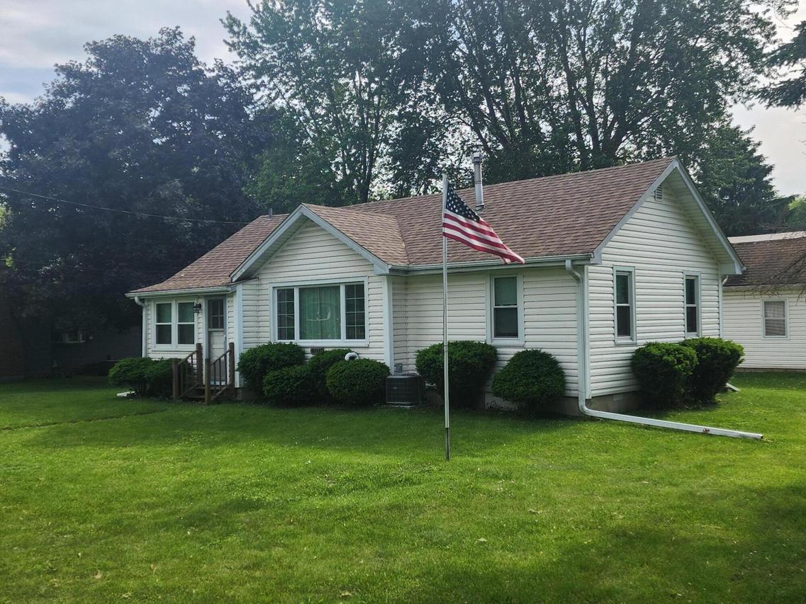 N1247 Highland Dr, Bloomfield, WI 53128