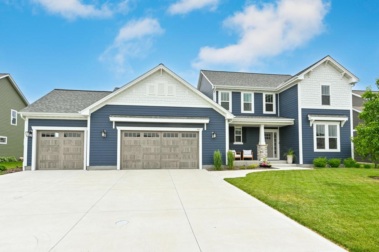 185 Candleberry Ln, Grafton, WI 53024