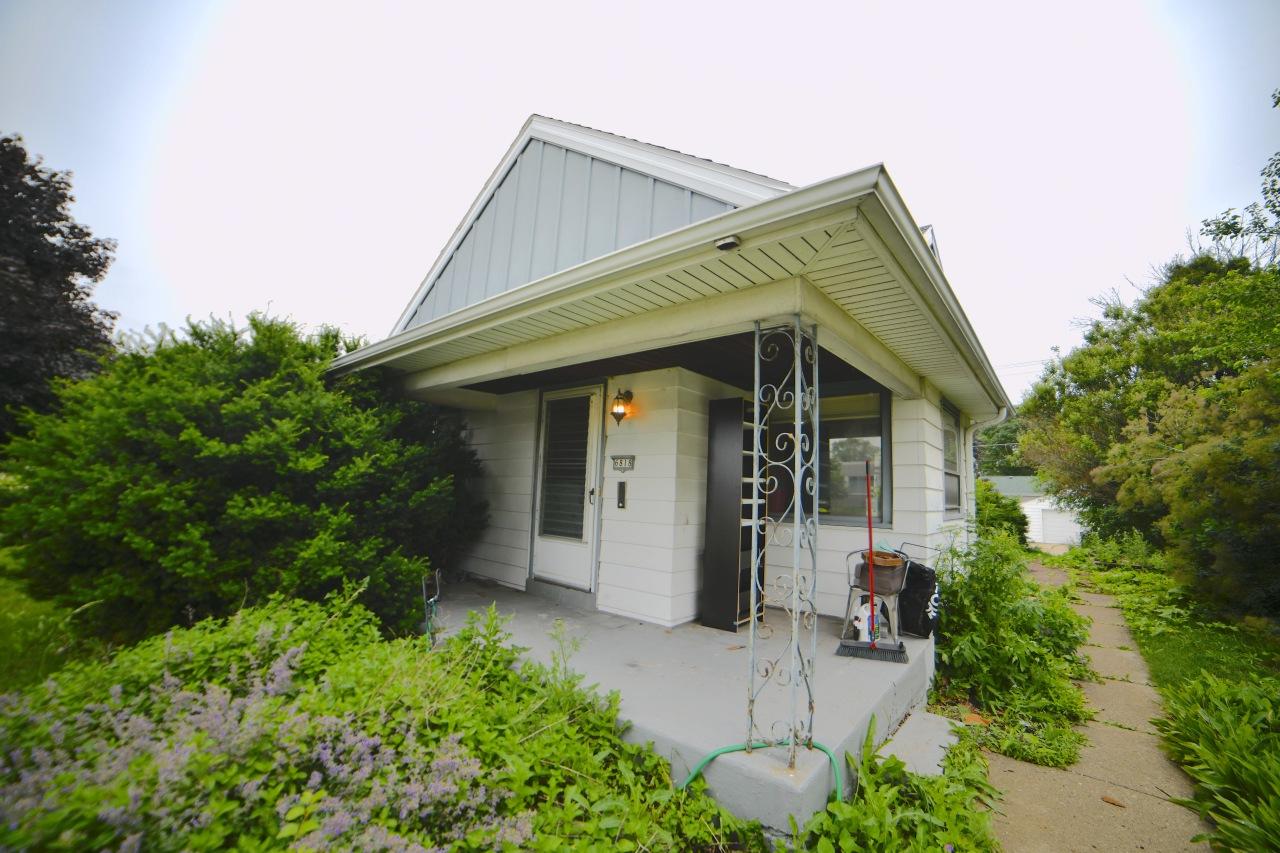 6818 W Morgan Ave, Milwaukee, WI 53220