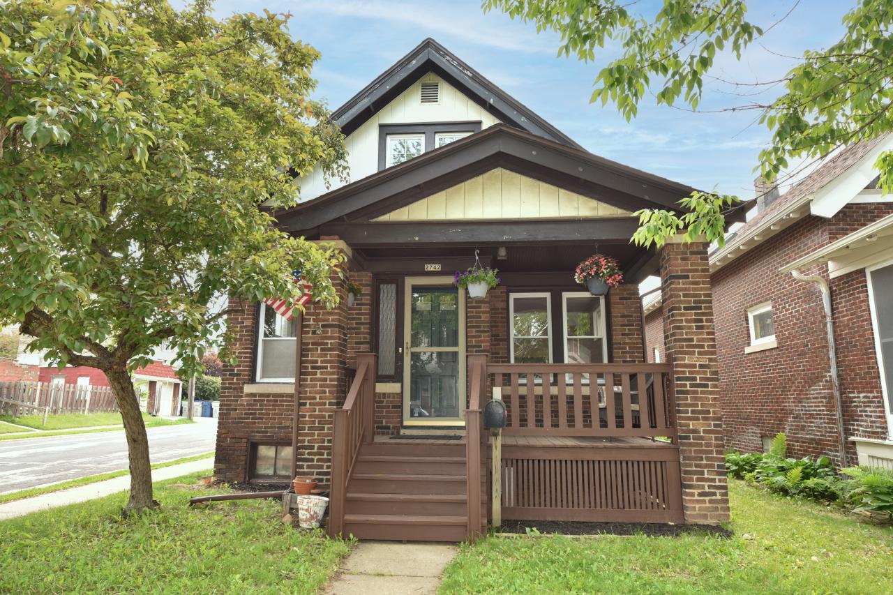 2742 S Howell Ave, Milwaukee, WI 53207