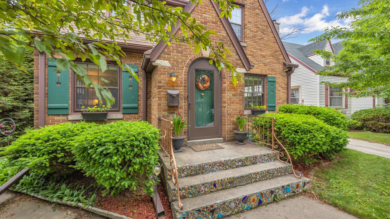 2914 S 7th St, Sheboygan, WI 53081