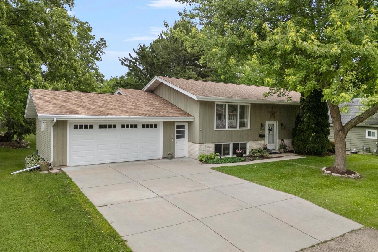 134 E East Ave, Iron Ridge, WI 53035