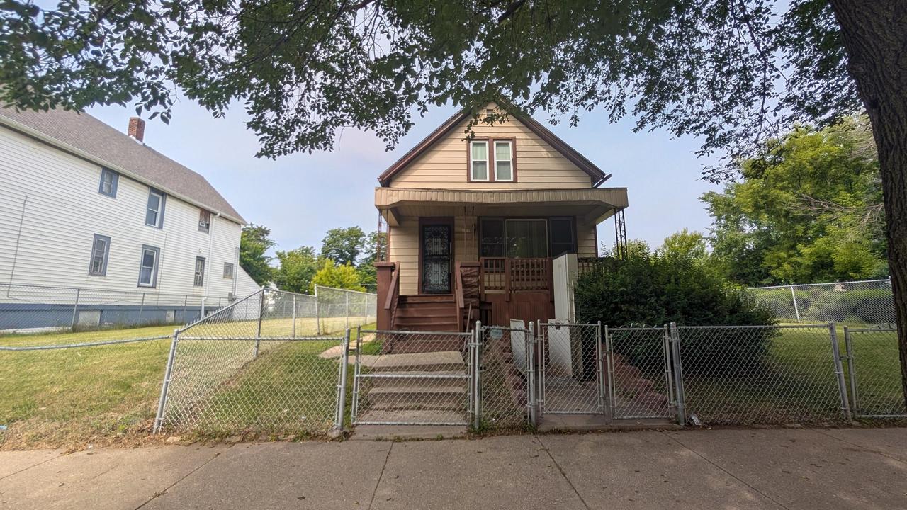 2635 N 19th St, Milwaukee, WI 53206