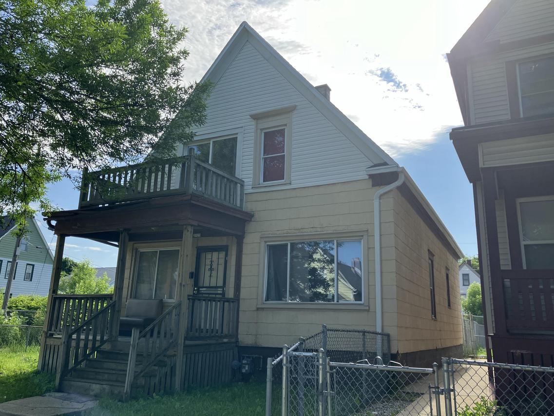 2523 N 17th St, Milwaukee, WI 53206