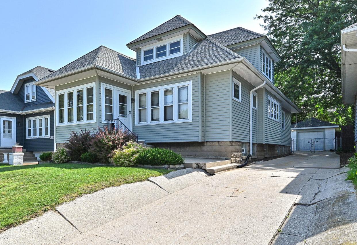 1438 S 53rd St, West Milwaukee, WI 53214