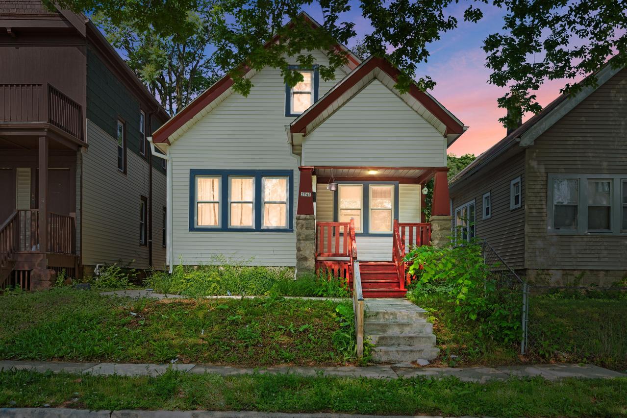2745 N 33rd St, Milwaukee, WI 53210