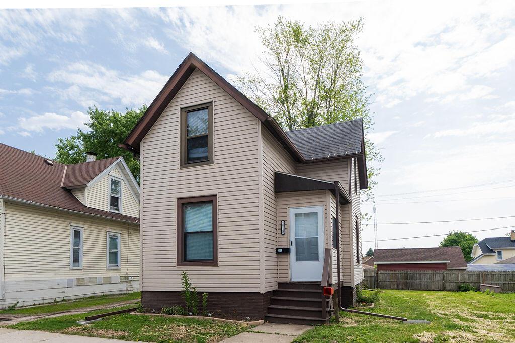 1115 Lewis St, Racine, WI 53404