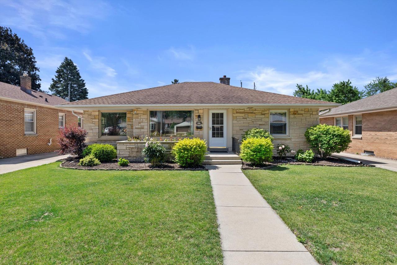187 W Van Norman Ave, Milwaukee, WI 53207