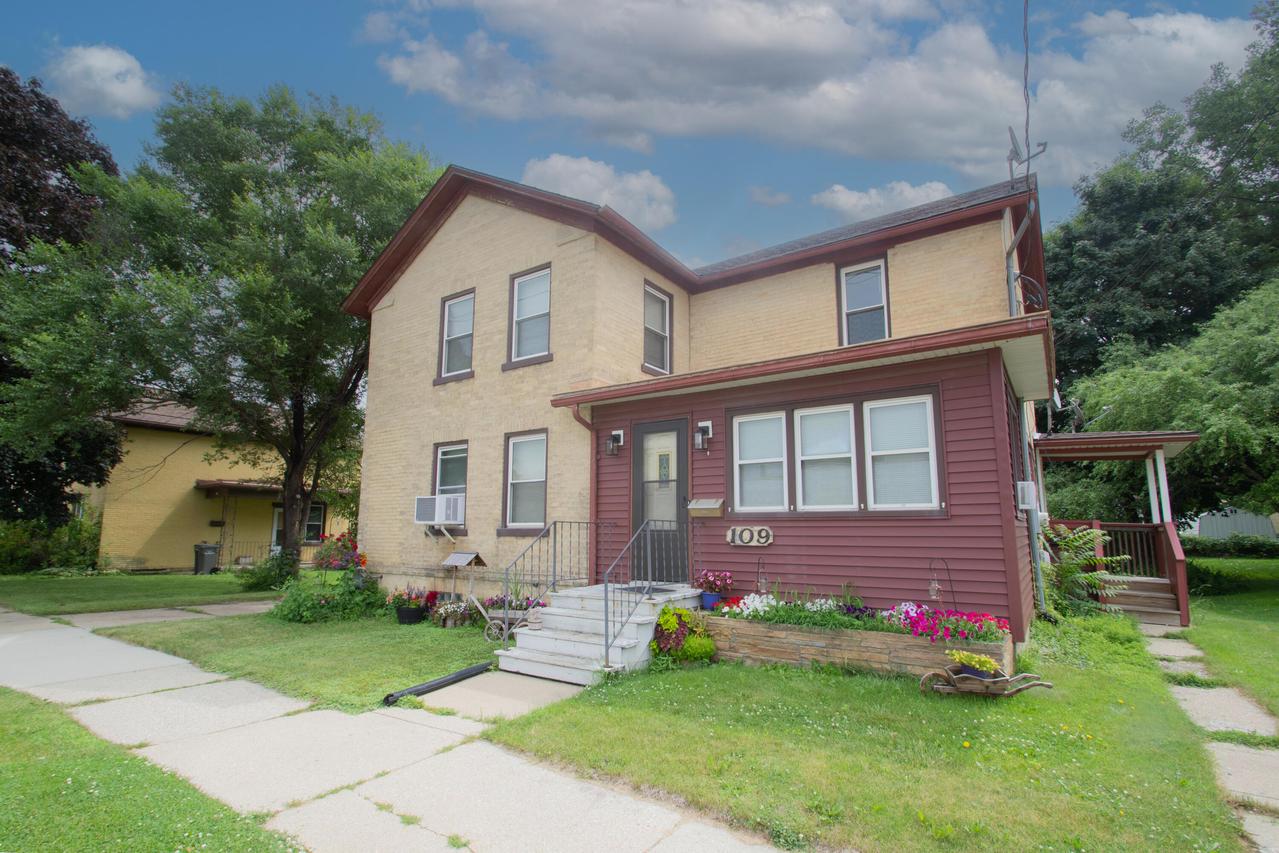 109 N 9th St, Watertown, WI 53094