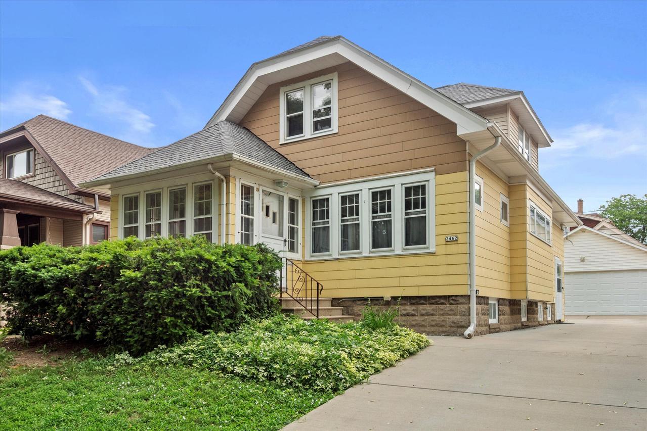2462 N 70th St, Wauwatosa, WI 53213