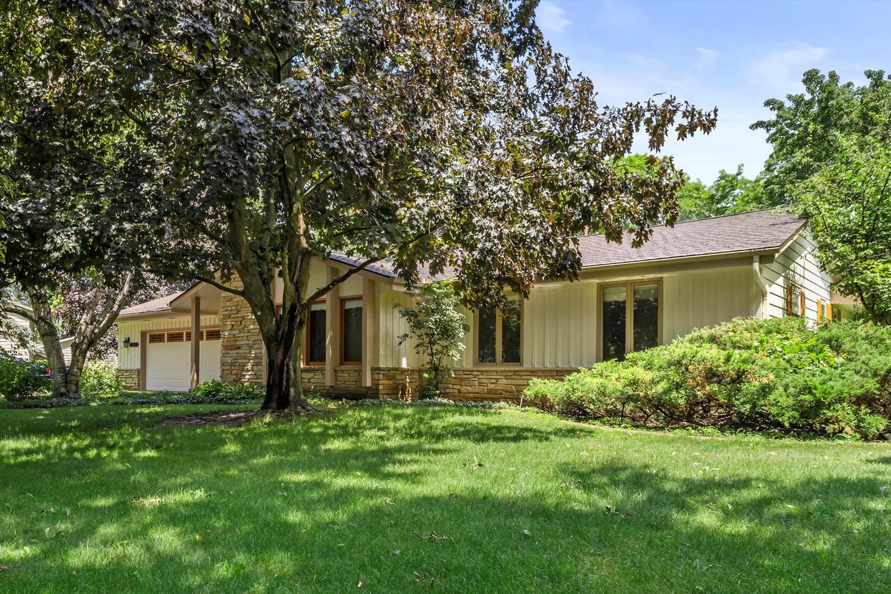 S67W17330 Rossmar Ct, Muskego, WI 53150