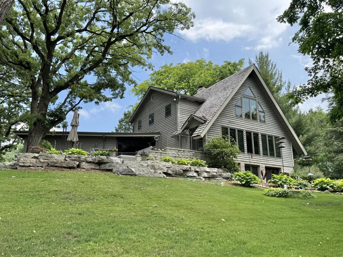 W301S2885 Snowdon Dr, Genesee, WI 53188
