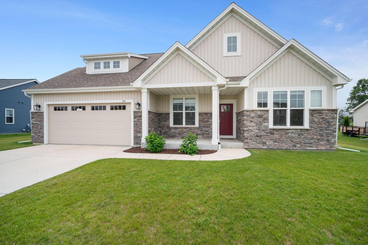 520 Meadow View, Slinger, WI 53086