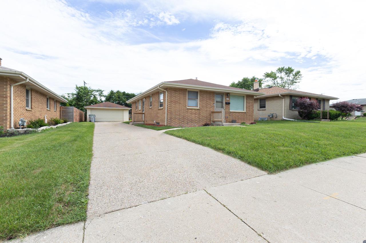 2267 W Carpenter Ave, Milwaukee, WI 53221