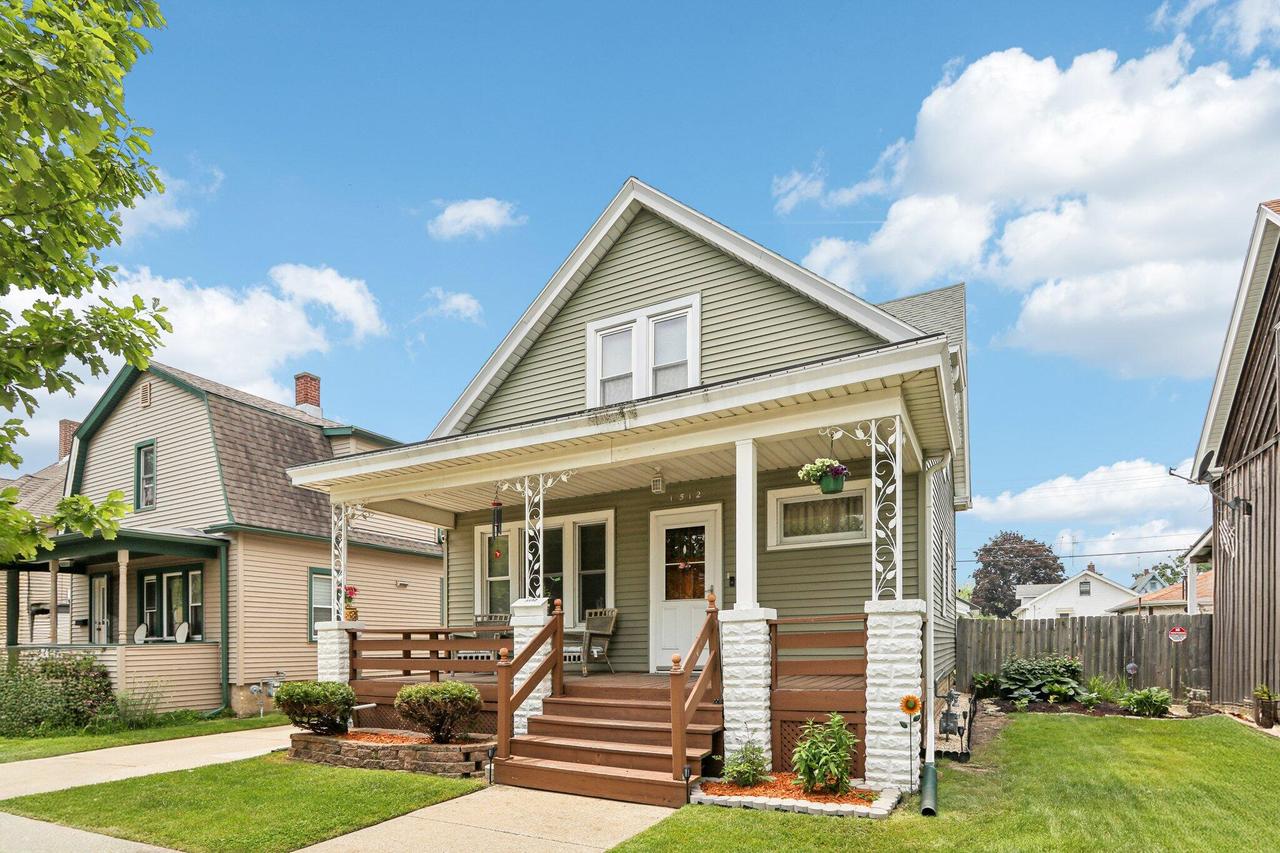 1512 Grove Ave, Racine, WI 53405