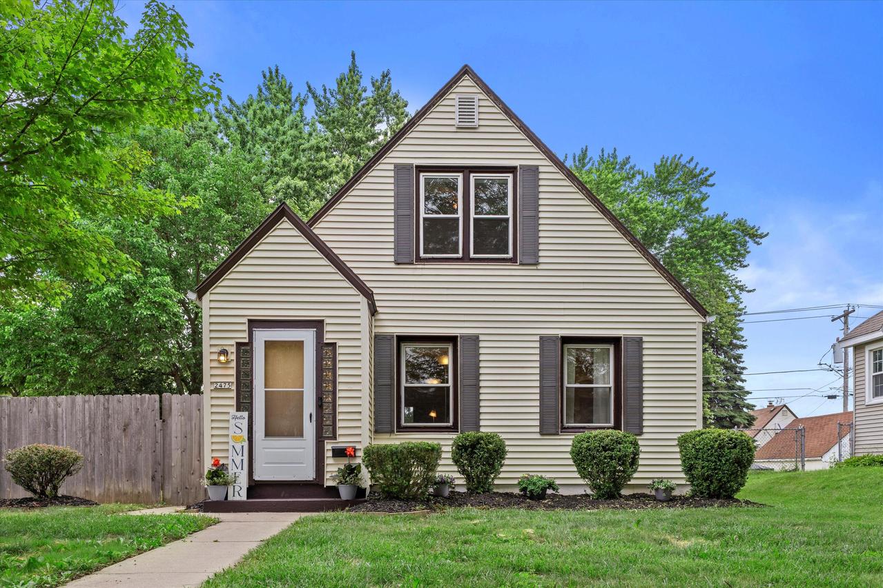 2475 S 66th St, West Allis, WI 53219
