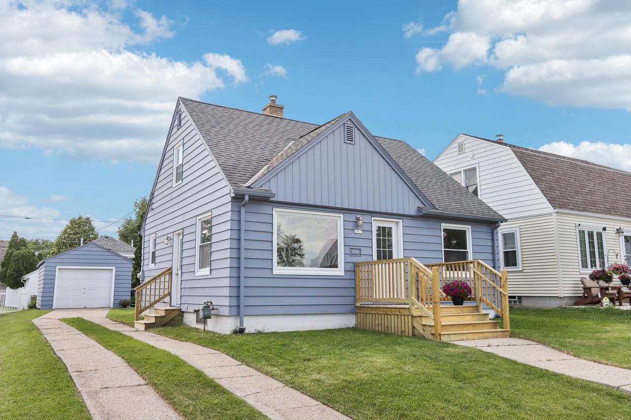 3817 S 20th Pl, Milwaukee, WI 53221