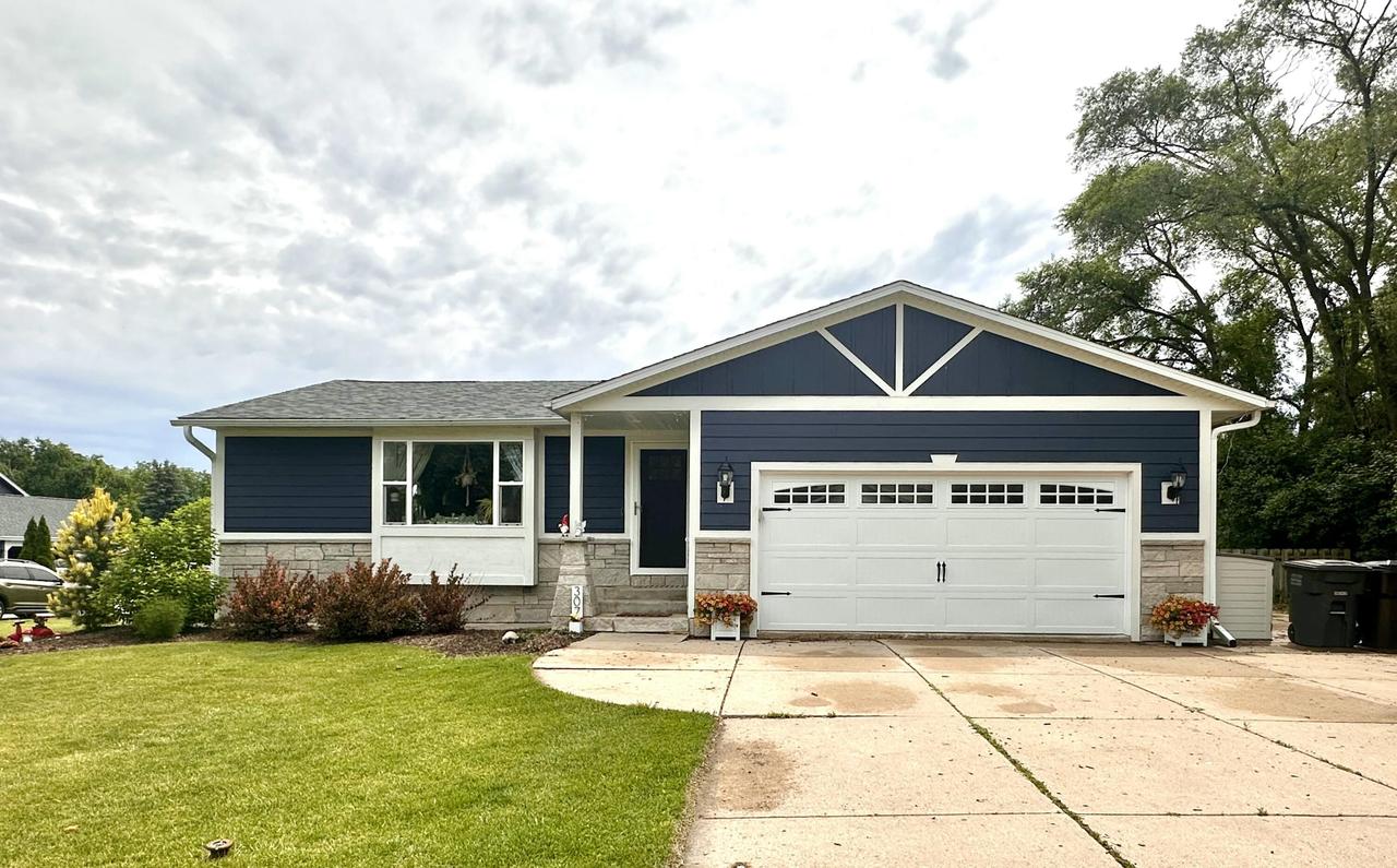 307 Fox Horn Dr, Waterford, WI 53185