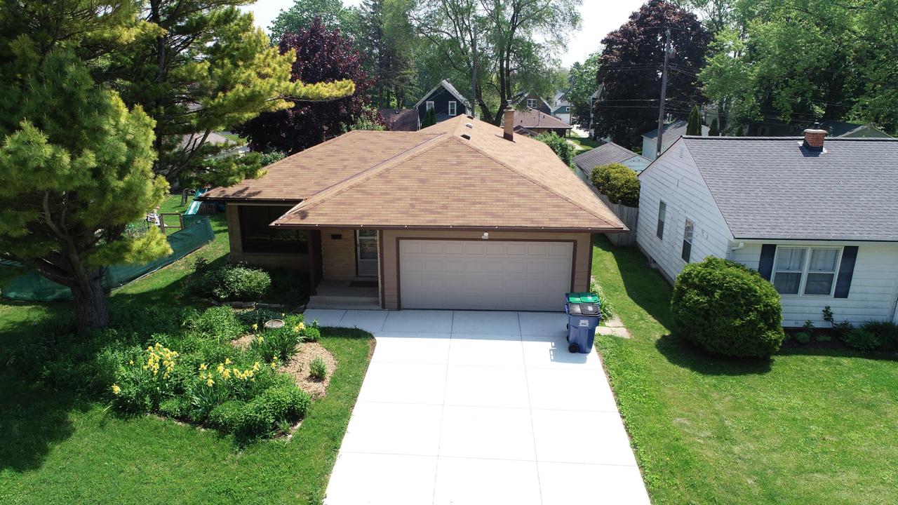 206 S High St, Port Washington, WI 53074
