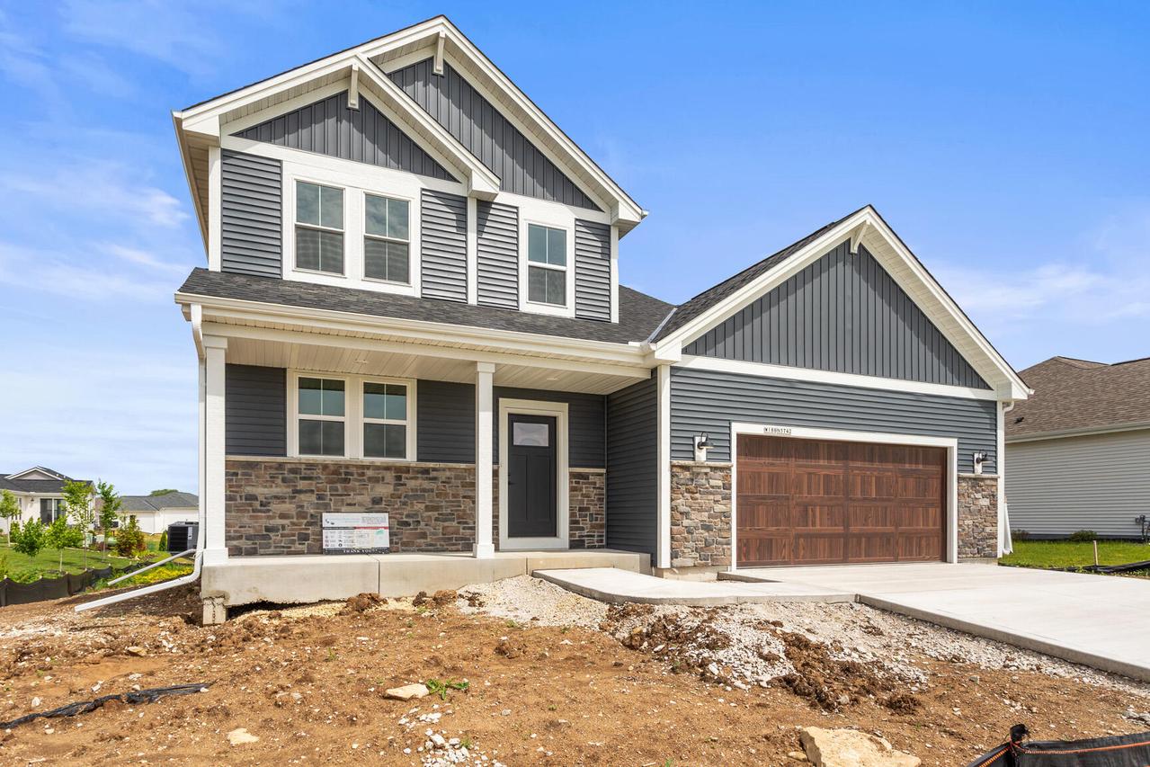 W188N5742 Clover Ln, Menomonee Falls, WI 53051