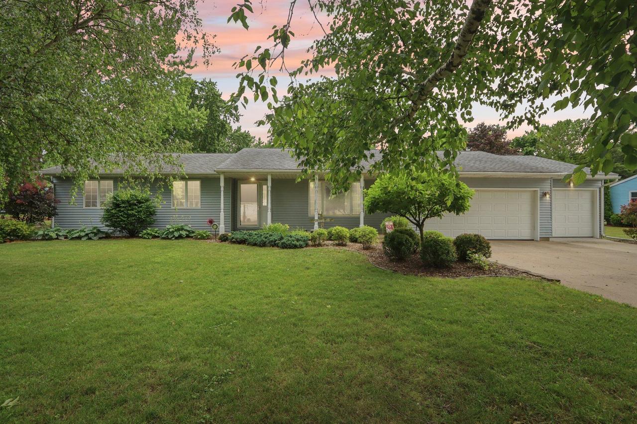 W5773 S Ra-le Dr, Koshkonong, WI 53538