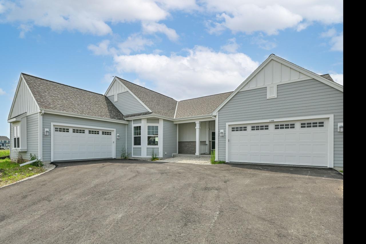 1382 Prairie Creek #15D, Oconomowoc, WI 53066