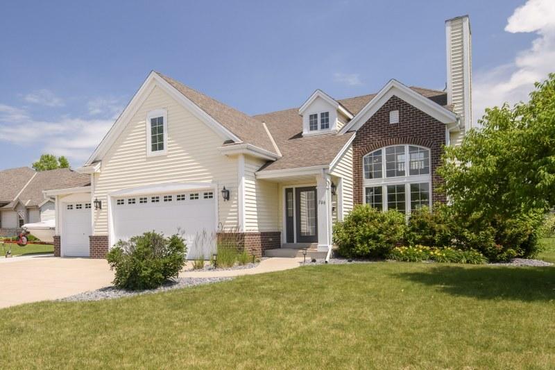 706 Stoecker Farm Ave, Mukwonago, WI 53149