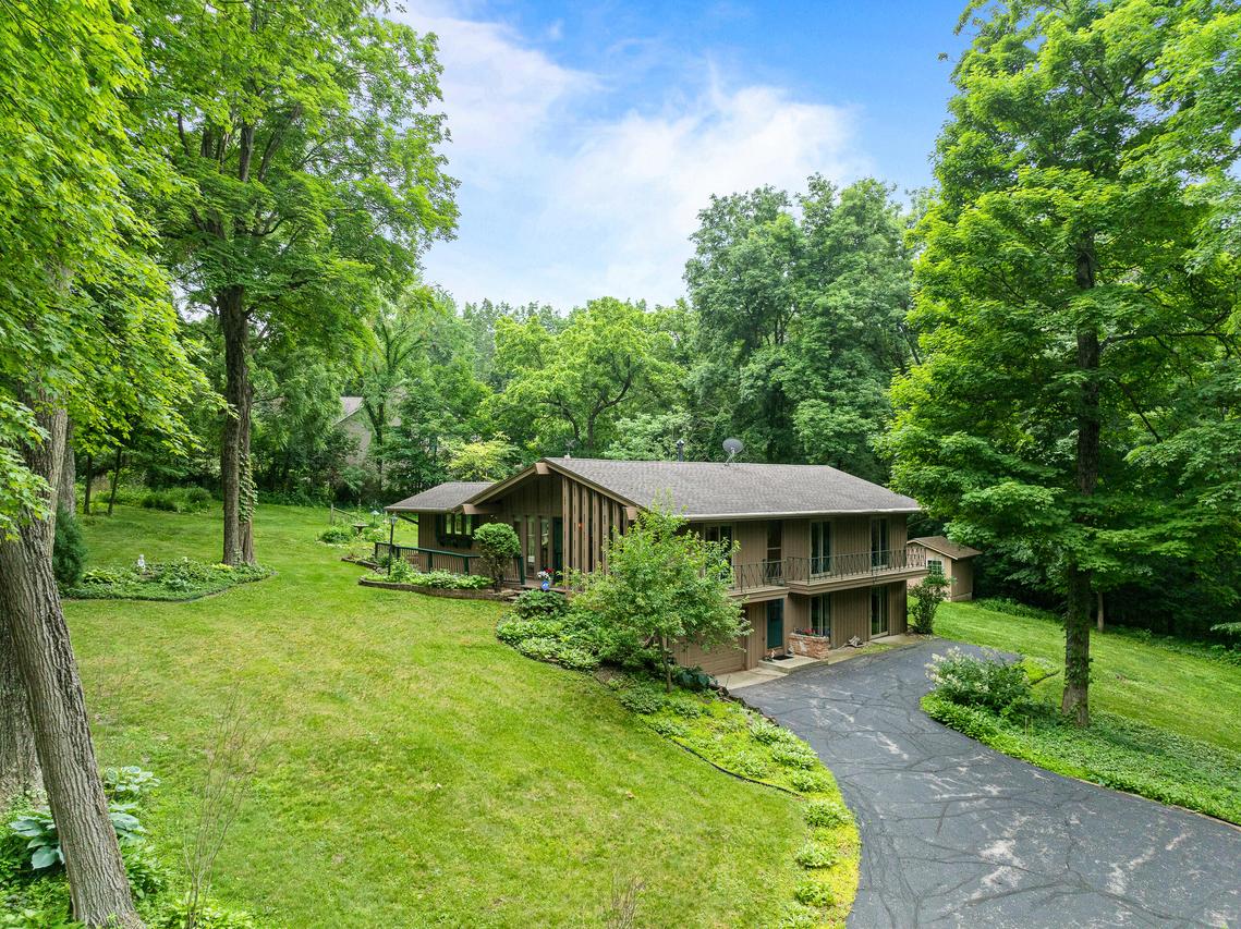 N2831 N Wildwood Dr, Geneva, WI 53147