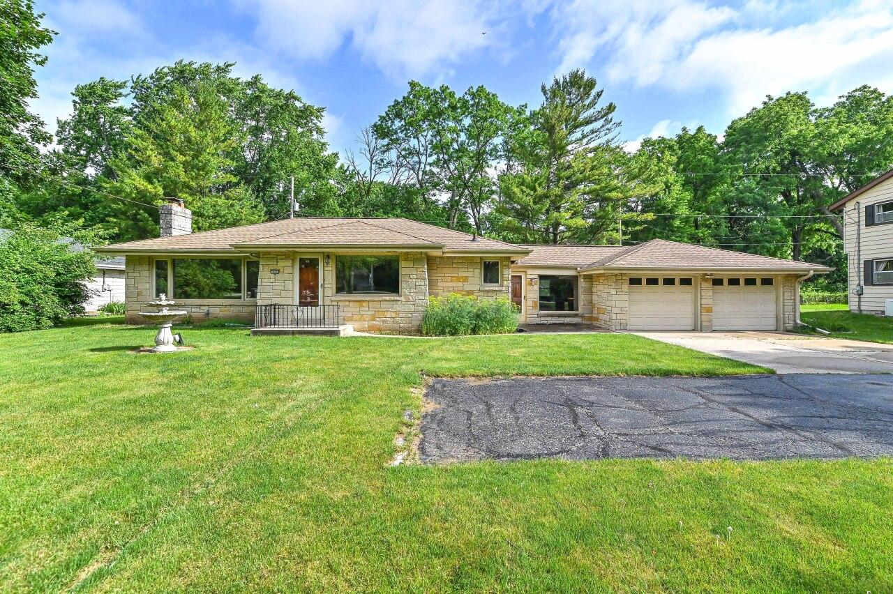 10422 W Grange Ave, Hales Corners, WI 53130